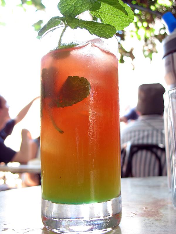 IMG_0256.jpg - Le fameux "Trinidad Colonial", le drink favori de Lynn.