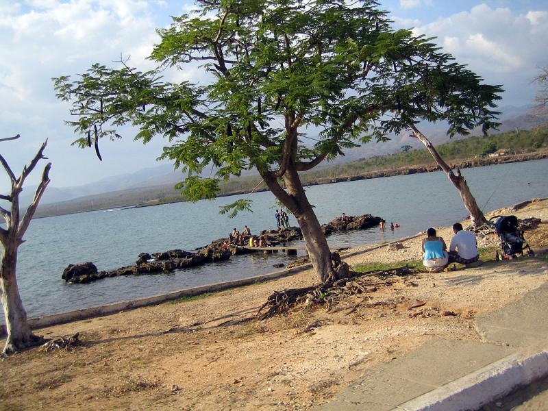 IMG_8848.jpg - Deuxième essai pour aller à Trinidad à vélo (2 jours plus tard).  Nous longeons la côte jusqu'au village de "La Boca".