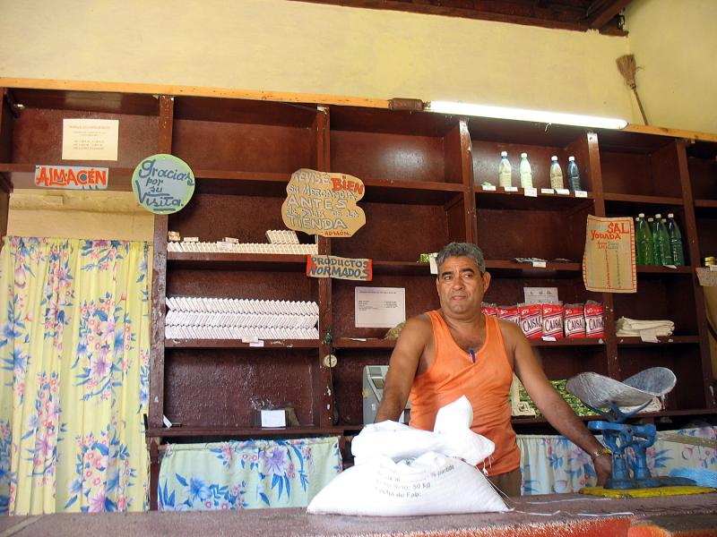 IMG_0197.jpg - magasin de rations - typiquement vide...