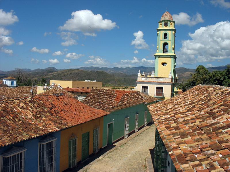 IMG_0219.jpg - Toits de tuiles et  ancient couvent de San Francisco de Asís vue du balcon du museo Romántico