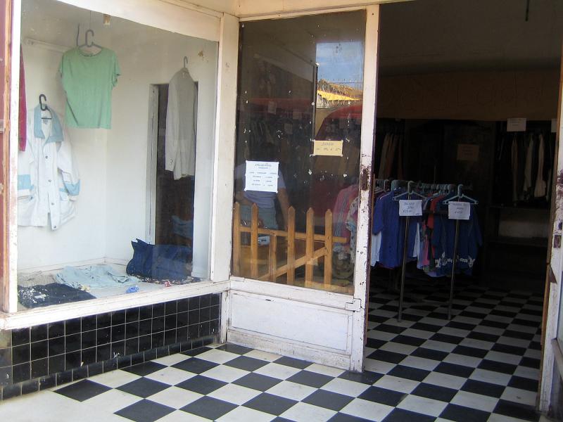 IMG_8908.jpg - boutique de linge... pas de grands noms ici.