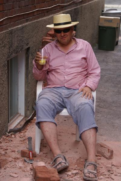 DSC09383.JPG - Corvé de nettoyage de briquesPhoto: Harri Lamminsalo