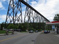 On arrive près de Québec. Je pense que ce pont de train augure mal... il va y avoir une grosse côte à monter.
