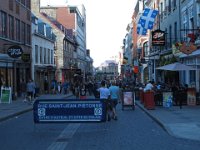 On prend le bus et on va prendre une bière et souper en ville.