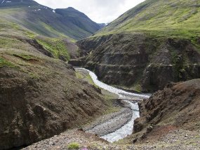 IMG_9370r On reprend la route, direction Ouest. Petit canyon sur le bord de la route.