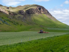 IMG_6026r Un beau paysage pour travailler les champs.