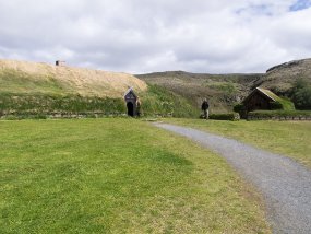 IMG_6088r Þjóðveldisbærinn - Wikipedia: Þjóðveldisbærinn Stöng is a reconstructed viking-era farmstead in Iceland, located in the Þjórsárdalur valley near road 32 in...