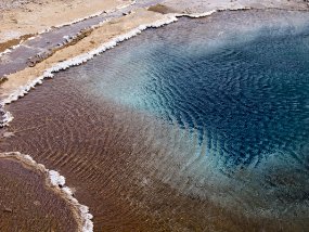IMG_5727r Geyser Strokkur à Geysir - trou d'eau limpide
