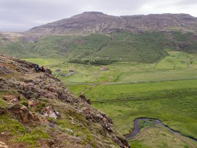 IMG_5760r Geyser Strokkur à Geysir - Vue de la vallée de l'autre côté de la colline.