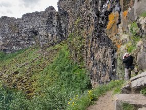 IMG_8649r Canyon de Asbyrgi - En forme de fer à cheval. Wikipedia: The legend explains the unusual shape of the canyon differently. Nicknamed Sleipnir's footprint, it is...