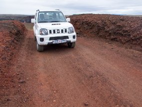 IMG_8702r Sol volcanique rouge près de Hafragilsfoss