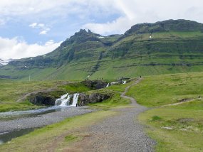 IMG_9763r Kirkjufellsfoss juste à côté du mont Kirkjufell.