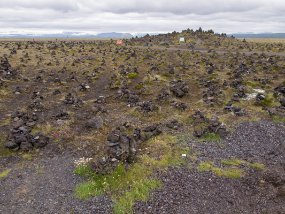 IMG_7193r Cairns de Laufskalavarda - Katla, considered the most dangerous volcano in Iceland, has erupted many times since its first recorded eruption in 894. According...